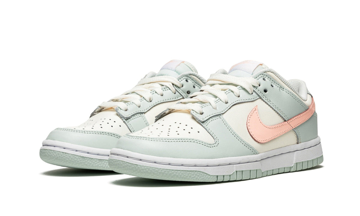 NIKE DUNK LOW BARELY GREEN (W)