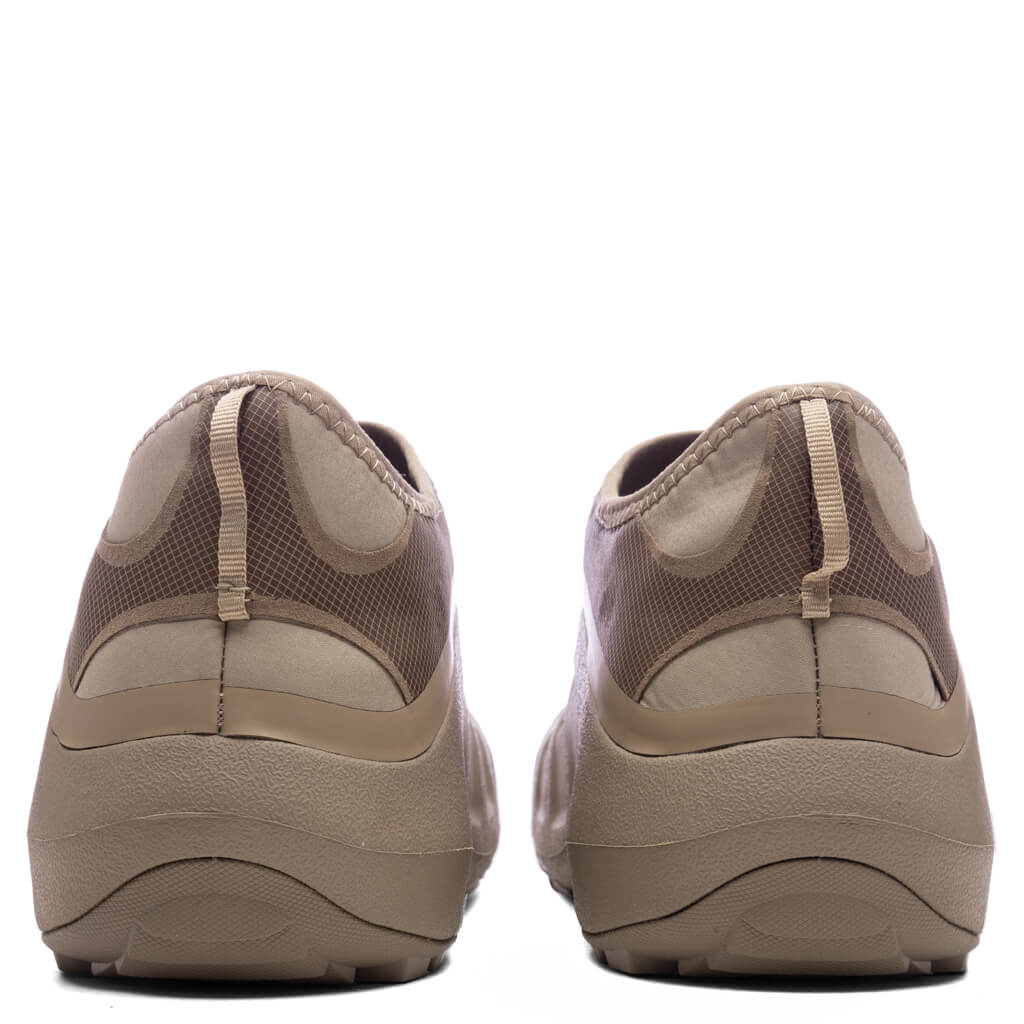 Crocs x Satisfy Quick Trail Low - Tumbleweed