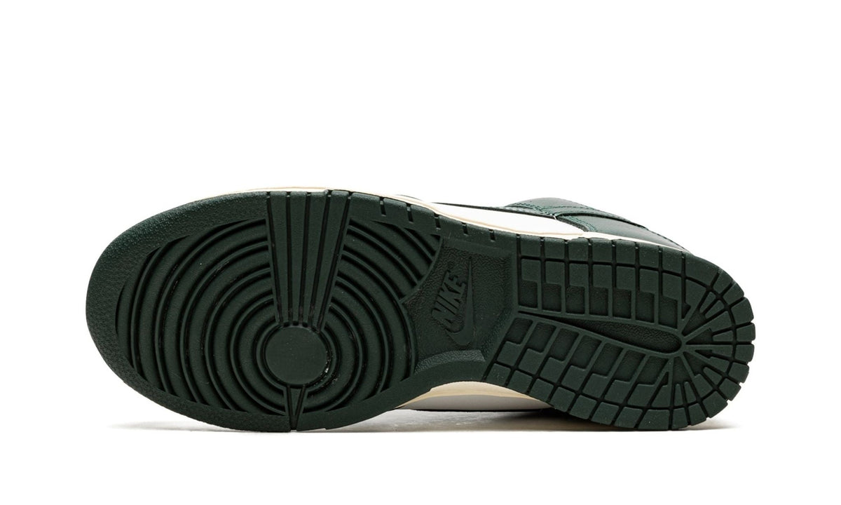 NIKE DUNK LOW VINTAGE GREEN (W)